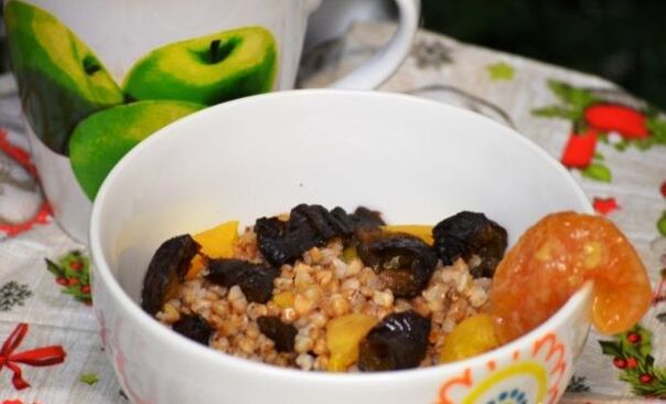 Buckwheat porridge fruitu lehorretan